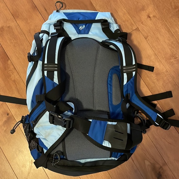 Brand new ll bean hiking backpack - Picture 2 of 4
